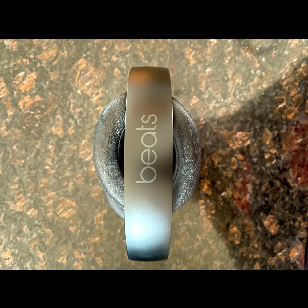 Beats by Dr Dre Wireless Solo 3 in black